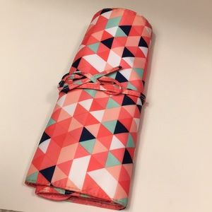 Makeup brush roll-up case